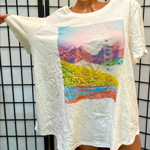 Old Navy Tops - Old Navy 2X Womens T-shirt with Tags new, never worn in perfect condition.